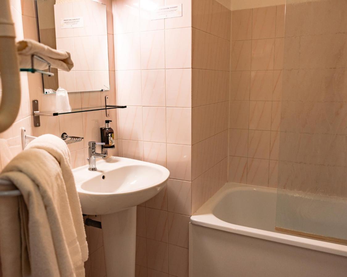Logis Heraclee Saint-Gilles  Ngoại thất bức ảnh