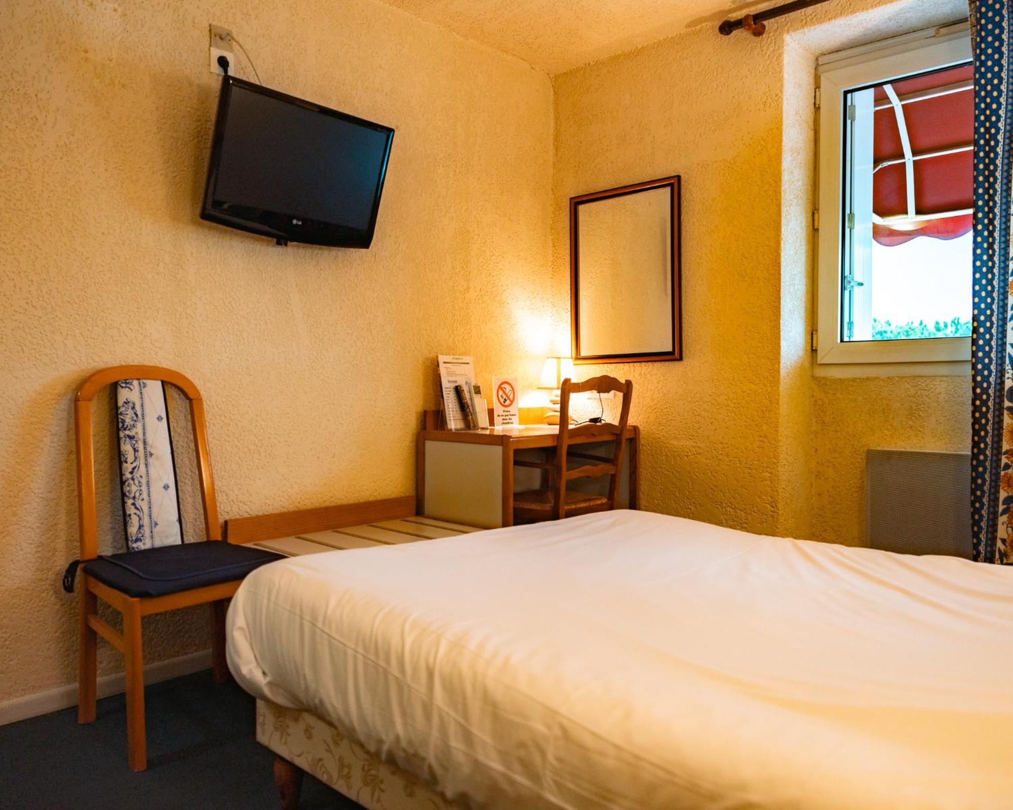 Logis Heraclee Saint-Gilles  Ngoại thất bức ảnh